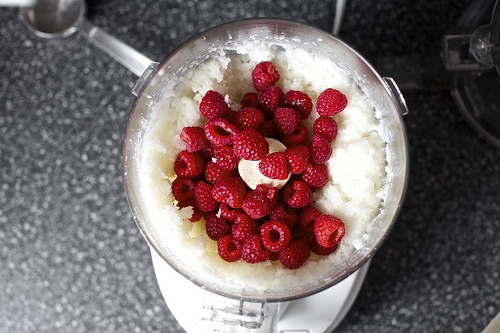 raspberry coconut macaroons - Image 2