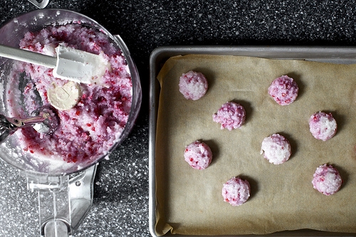 raspberry coconut macaroons - Image 3