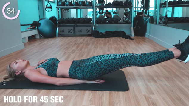 Romee Strijd - 15 Minute Ab Workout - Image 3
