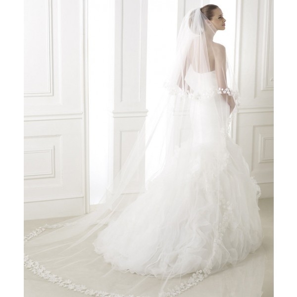 Sexy Trumpet/Mermaid Strapless Cascading Ruffles Hand Made Flowers Sweep/Brush Train Tulle Wedding D