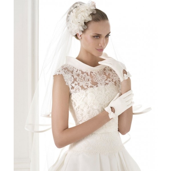 Simple A-line Strapless Lace Pockets Sweep/Brush Train Organza Wedding Dresses