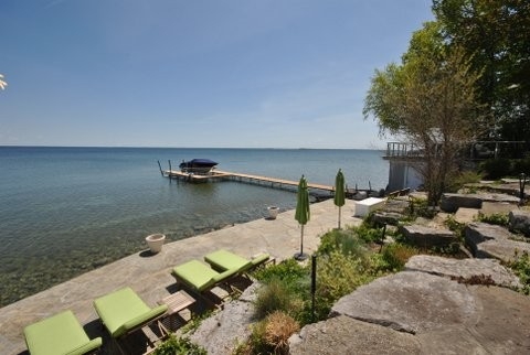Spectacular Lakeside Living with Real Cottage Feel - Image 2