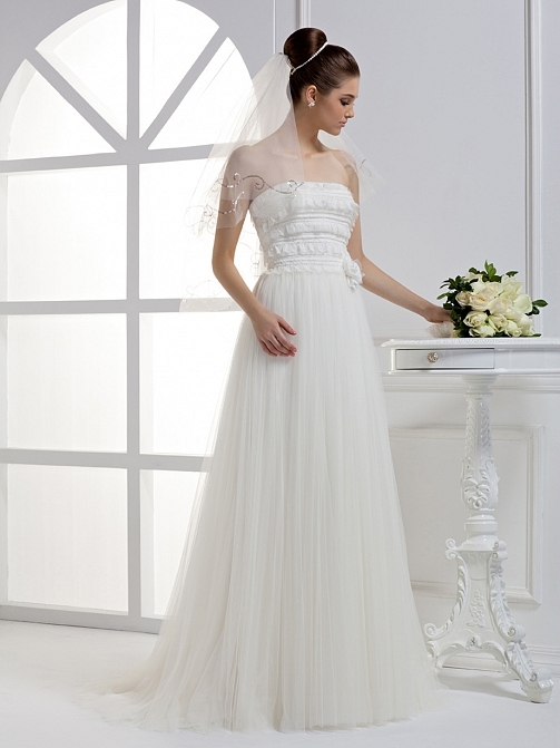 Strapless Natural Waist Tulle A line Floor Length Sweep/ Brush Train Wedding Dress