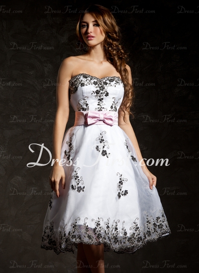 Sweetheart Knee-Length Organza Cocktail Dress With Lace Sash