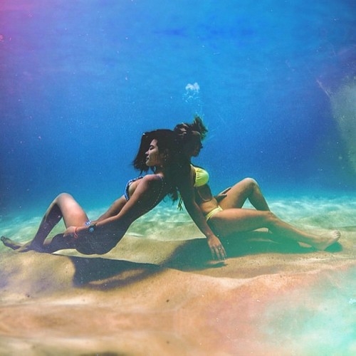 Take a nap in the sea [photo]