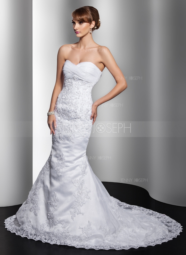Trompet/Havfrue Sweetheart Kapel tog Satin Tyl Brudekjole med Lace Perlebroderi