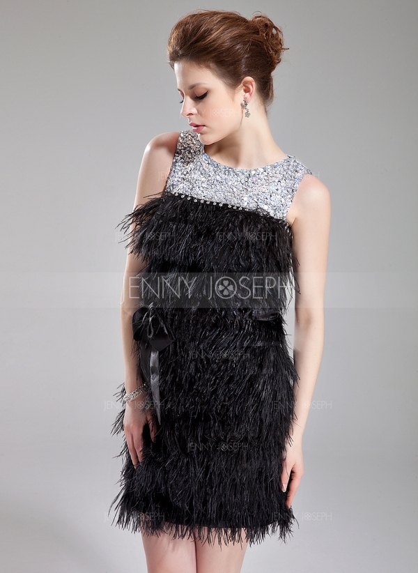 Vestido tubo Escote redondo corto rodilla-longitud Charmeuse Pluma Baile de promoción con Bordado Le