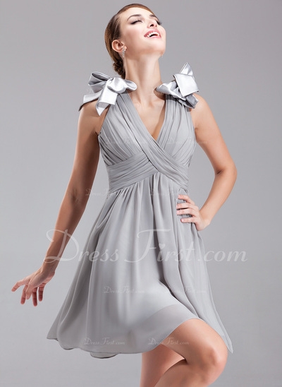 Vestidos princesa/ Formato A Decote V curto comprimento De chiffon Charmeuse Vestido de boas vindas 