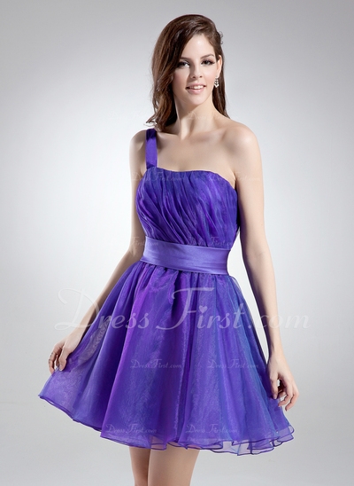 Vestidos princesa/ Formato A Um ombro curto comprimento Organza de Cetim Vestido de boas vindas com 