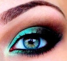 Aqua on dark eye makeup - Hairstyles & Beauty