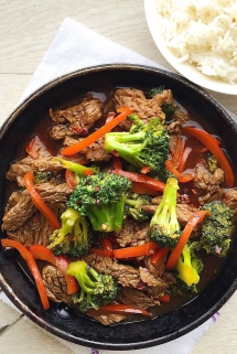 Beef and Broccoli with Red Peppers - I love to cook