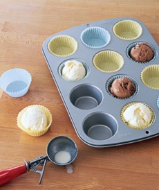Ice cream in a cupcake pan - Party Ideas