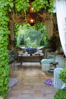 Elegant Country Garden - Outdoor sitting areas