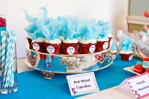 Thing 1 and Thing 2 cupcakes - CUP CAKE IDEAS