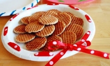 Ribbon Wreath Plates - Party Ideas