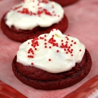 Red Velvet Cookies - Food & Drink