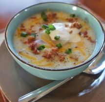 Slow Cooker Baked Potato Soup - Want to try this recipe!