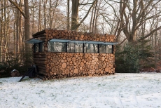A small building that looks like a stack of logs - Unique Building Ideas