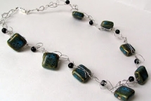 crochet wire and bead necklace - Jewlery making ideas