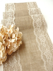 Burlap table runner - Everything Weddings
