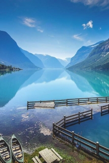 Calm and crystal clear mountain lake - This planet is amazing