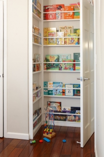 Corner bookshelf behind door - Great designs for the home
