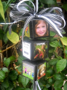 Cute Christmas ornament to sum up the year with pictures - Christmas