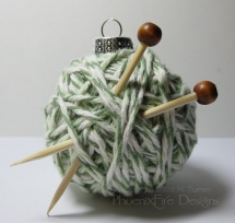 Cute yarn ornament gift idea - Christmas