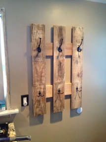 Reclaimed Pallet Coat Rack - Fun crafts