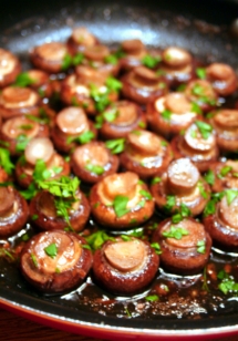 Red wine and garlic mushrooms - Food & Drink