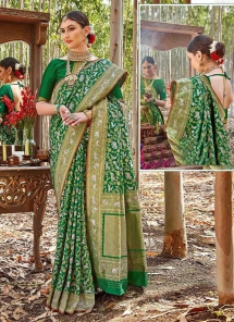 Shop Indian Ethnic clothing online - Indian Ethnic Clothing