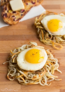 Spiralized Potato Hash Browns with Eggs - Spiralized Recipes
