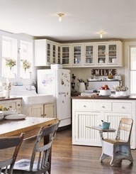 White farmstyle kitchen - Kitchens
