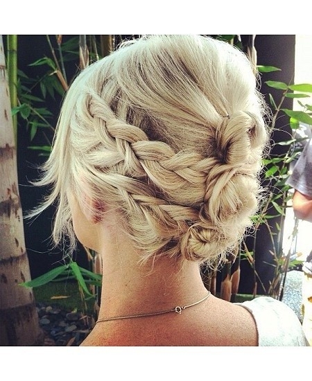 12 short updo hairstyles that anyone can do