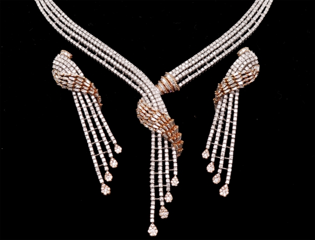 18K White Gold Breathtaking Diamonds Necklace And Earrings Set - Image 2