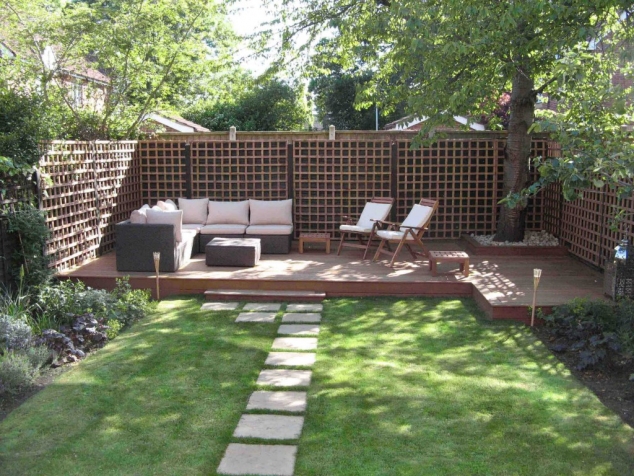 backyard raised seating area