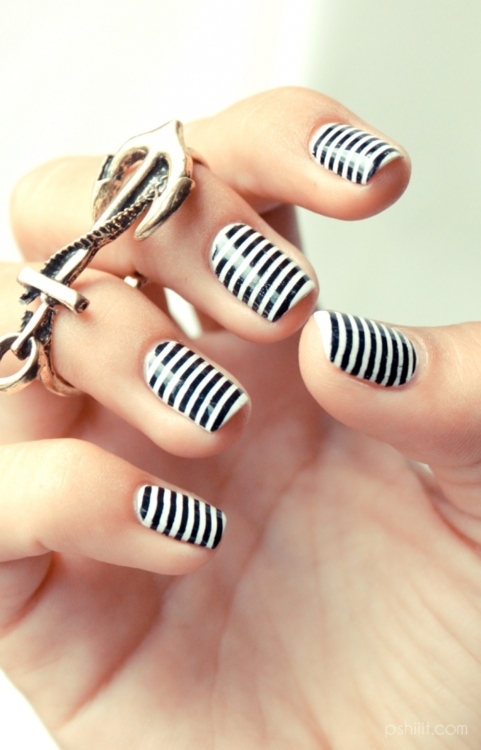 Black & white striped nails