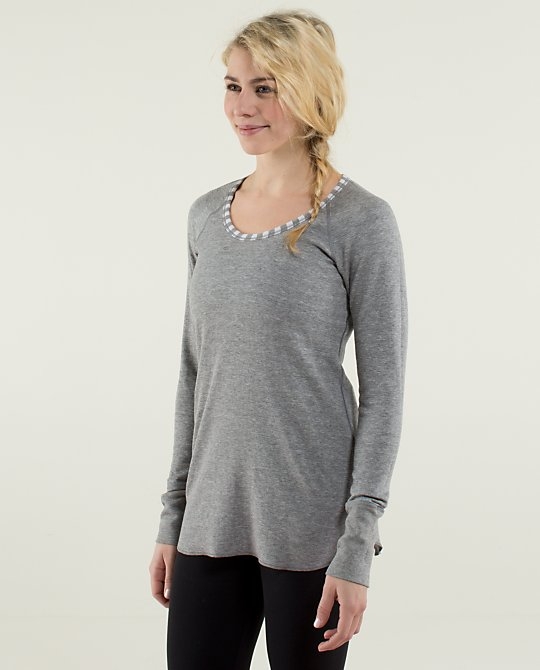 Comfy and cozy yoga top from Lululemon - Image 2