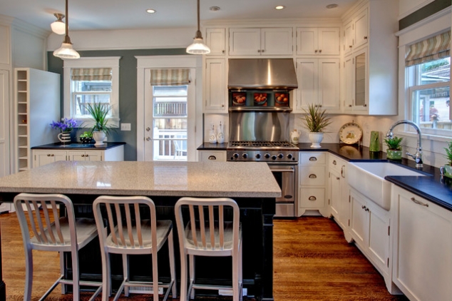 Contrasting Kitchen Cabinets