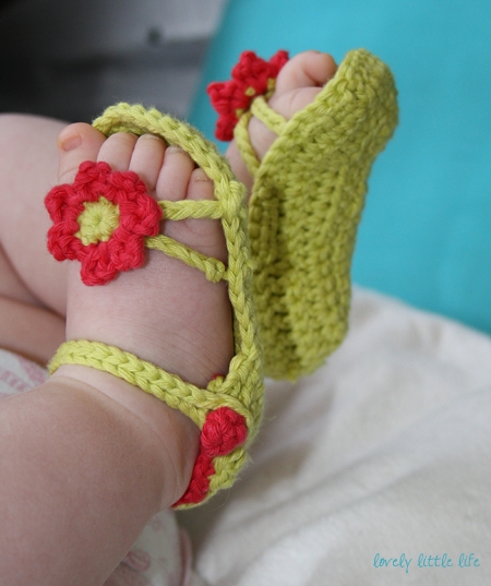 Crochet baby sandals