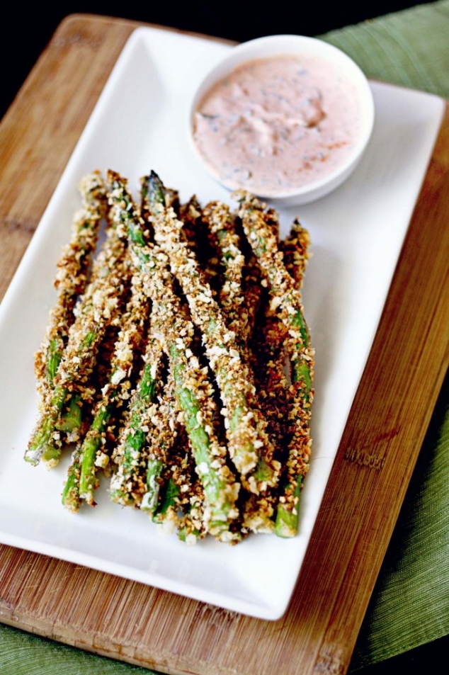 Crunchy Bakes Asparagus Fries with Lemon Herb Sriracha Dip