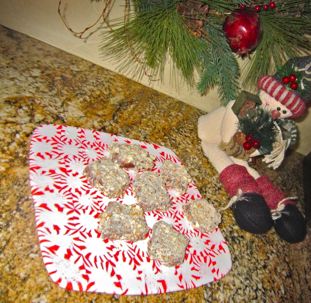 DIY Christmas Serving Tray made of Candy - Image 2