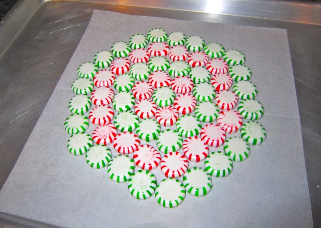 DIY Christmas Serving Tray made of Candy - Image 3