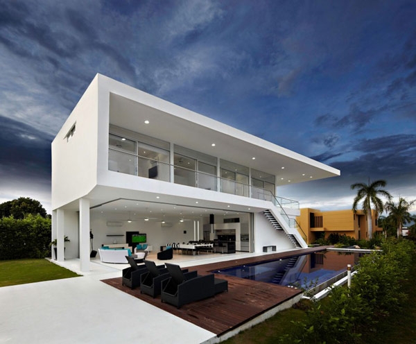 GM1 House designed by GM Arquitectos