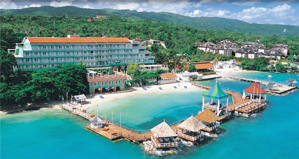 Honeymoon Beach - Ocho Rios, Jamaica