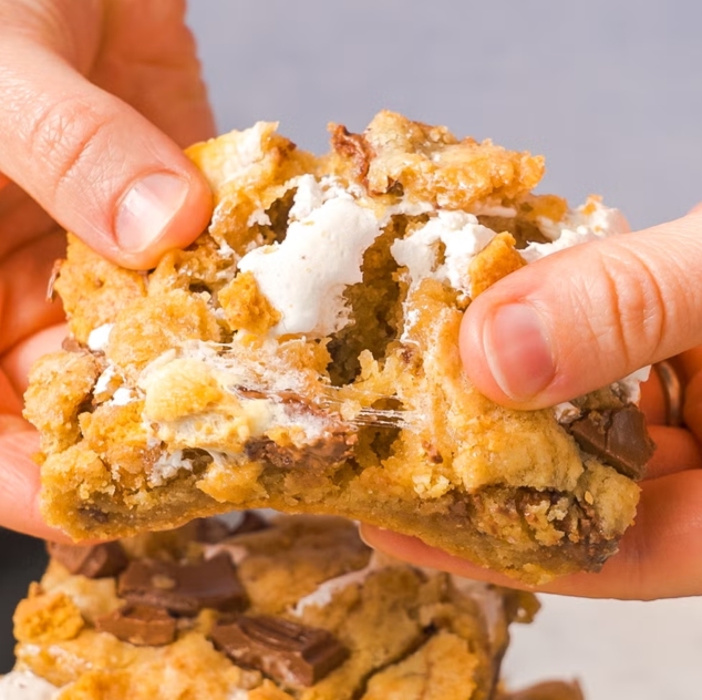 How S’mores Bars Turn a Messy Campfire Treat Into a Party-Friendly Dessert - Image 3