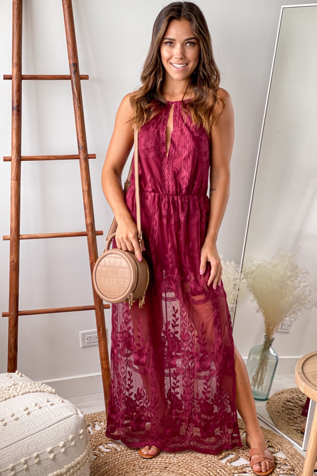 HOW TO ACCESSORIZE LACE MAXI DRESSES FOR FALL - Image 2