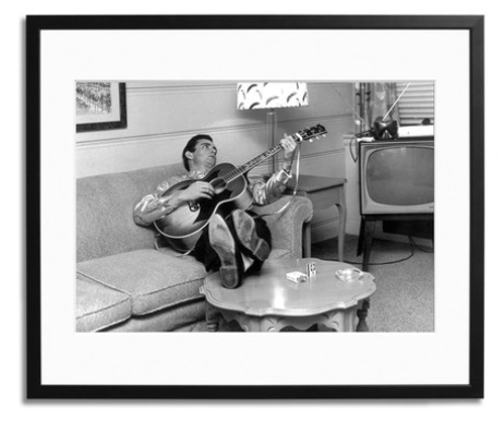 Iconic 1960 photo of Johnny Cash in Nashville