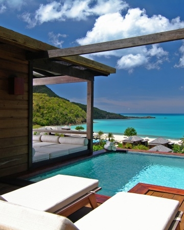 Beach hut and Infinity Pool. 