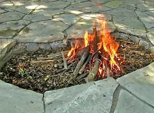 Level fire pit